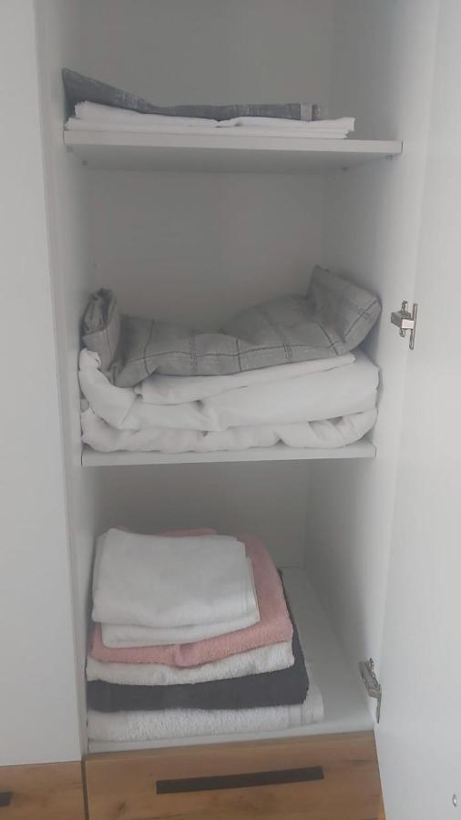 Coresi, 2 Camere, Sleeps 6 Large Private Garden Apartment Pets Welcome Braşov Dış mekan fotoğraf