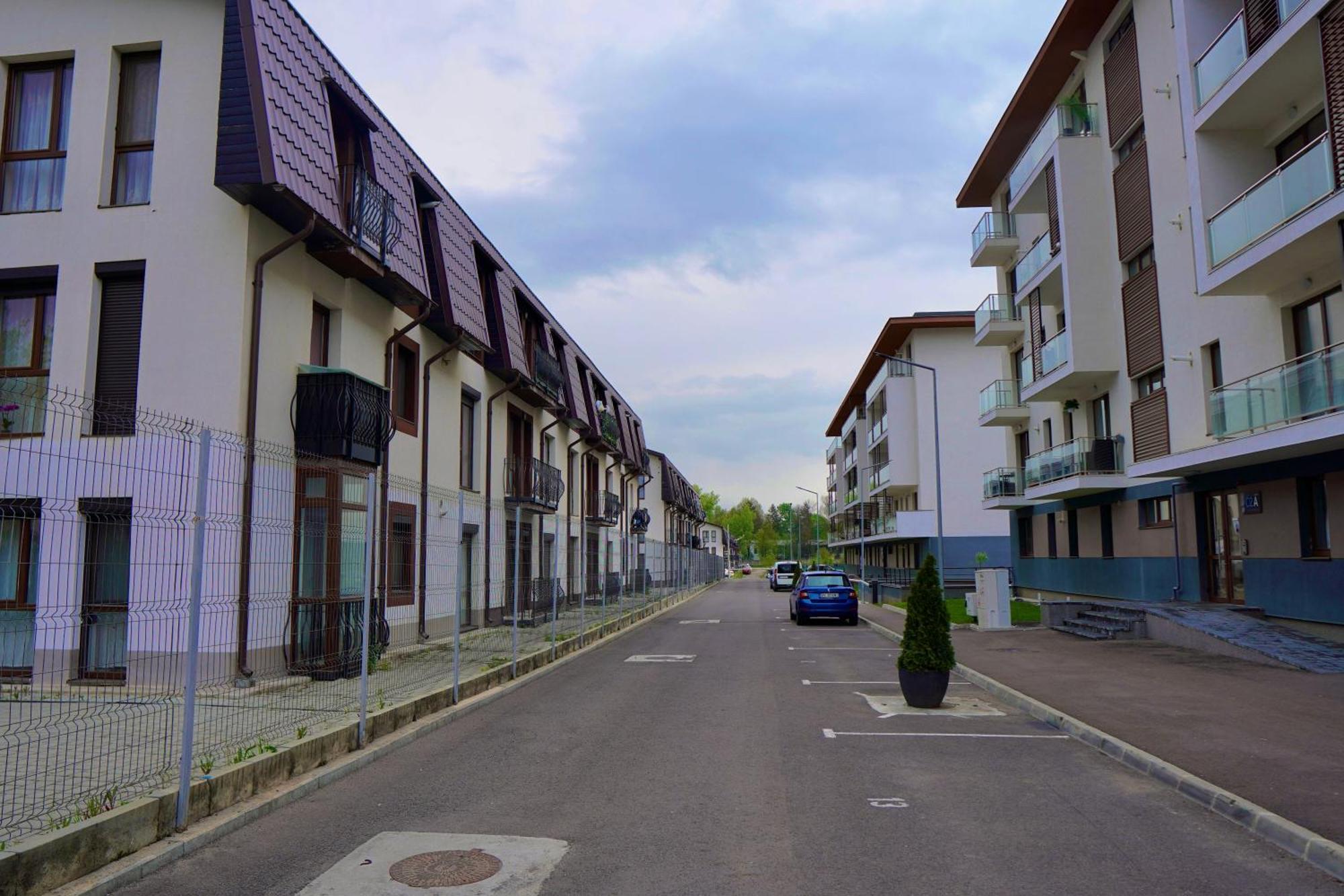 Coresi, 2 Camere, Sleeps 6 Large Private Garden Apartment Pets Welcome Braşov Dış mekan fotoğraf